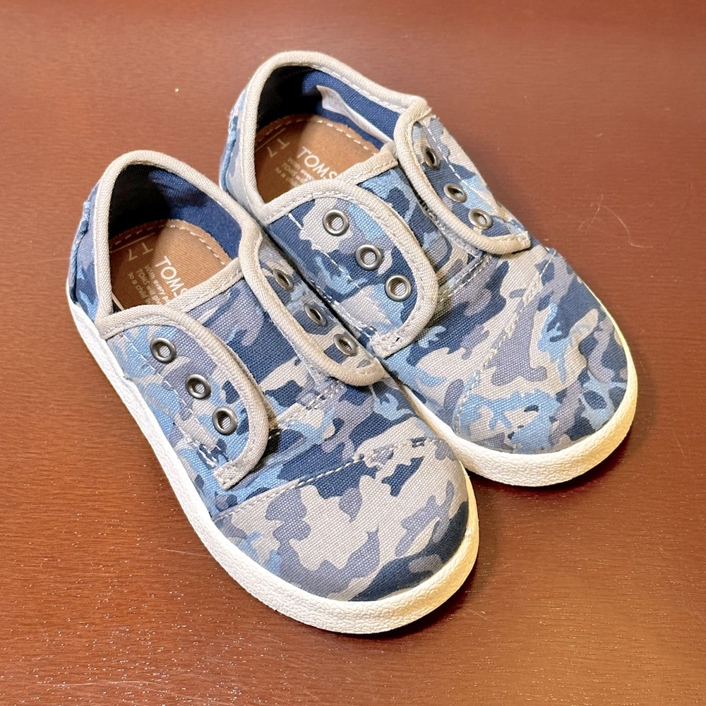 Like New Tom’s Toddler Sz 7 Sneakers